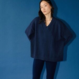 ISO: James Street Co. Sloane Vee